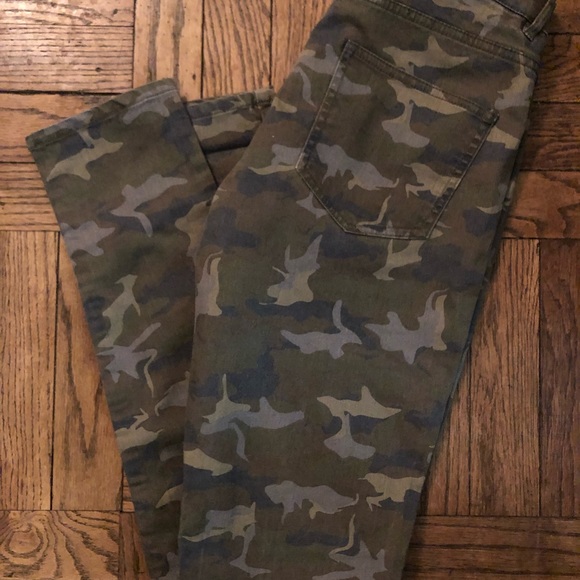 NEW‼️ H&M CAMOUFLAGE SKINNY JEANS - Picture 2 of 2